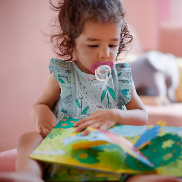 AVENT SUCETTE ORTHO 6-18M GIRL ELEP/PENG – Image 5